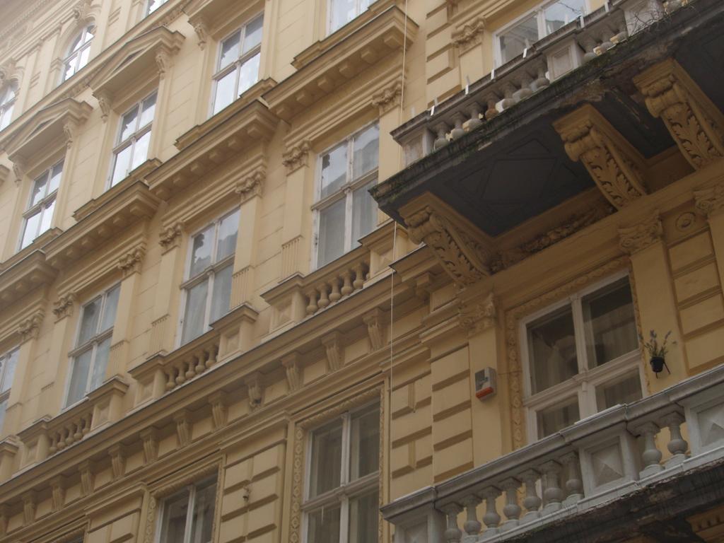 Old Monarchia Hotel Budapest Exteriör bild